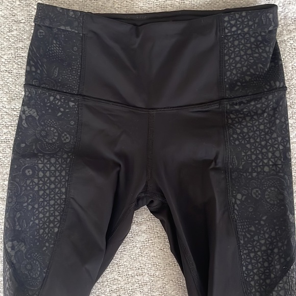 Vintage Lululemon Leggings black and Mesh Size 2 - Picture 3 of 7